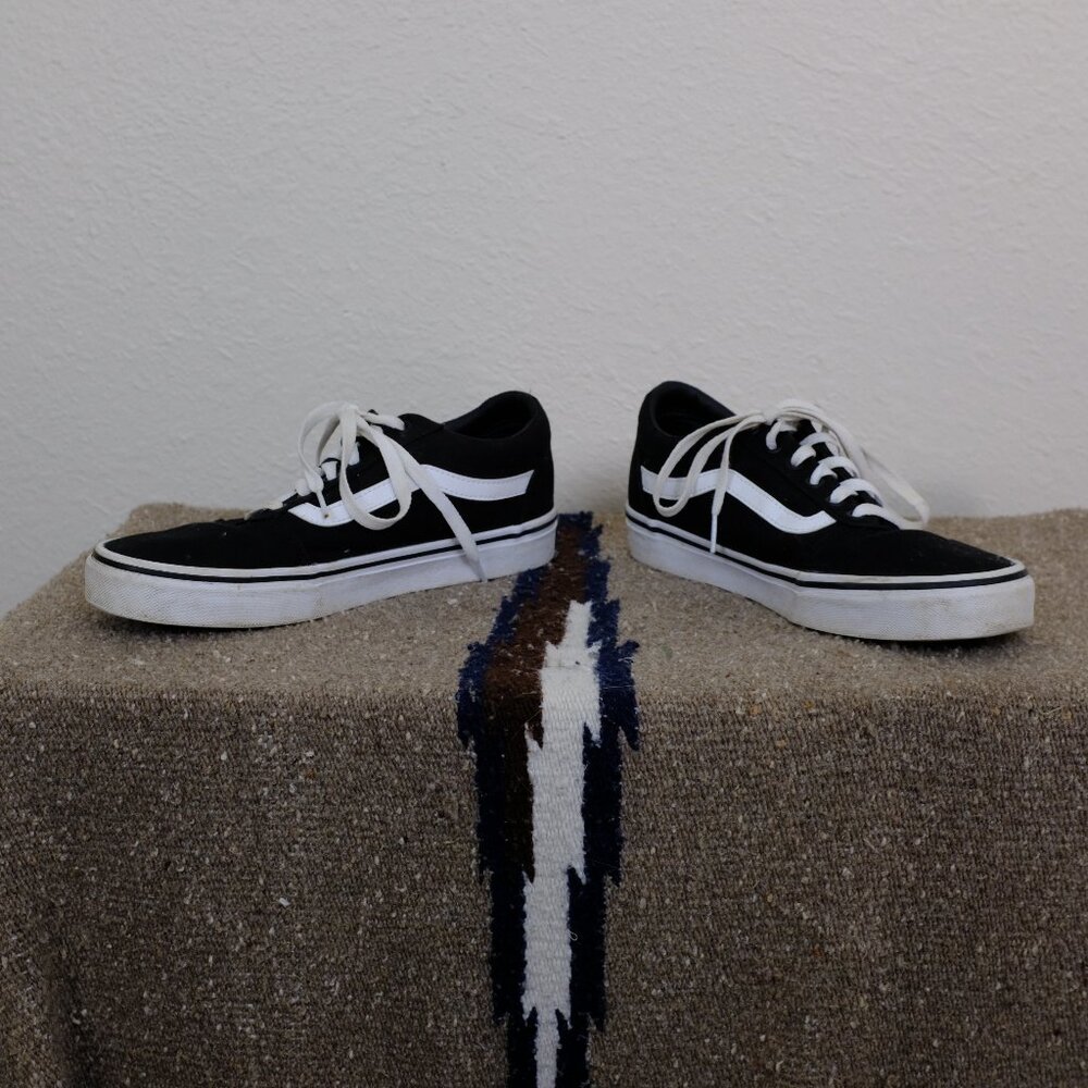 black and white vans skate-lo old skool skate shoe low top womens 9.5 mens 8